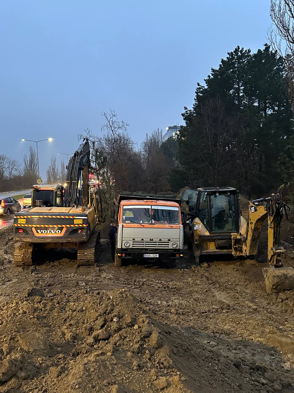 kamaz/Buldo CATERPILAR/Volvo